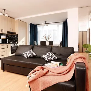 Enchanting Retreat - Historic Old Town - Pet-Friendly Haven - Steps From Unirii Appartamento