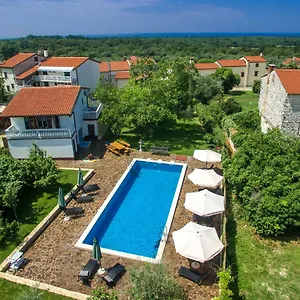 https://apartmani-halilovic.in-istria.net